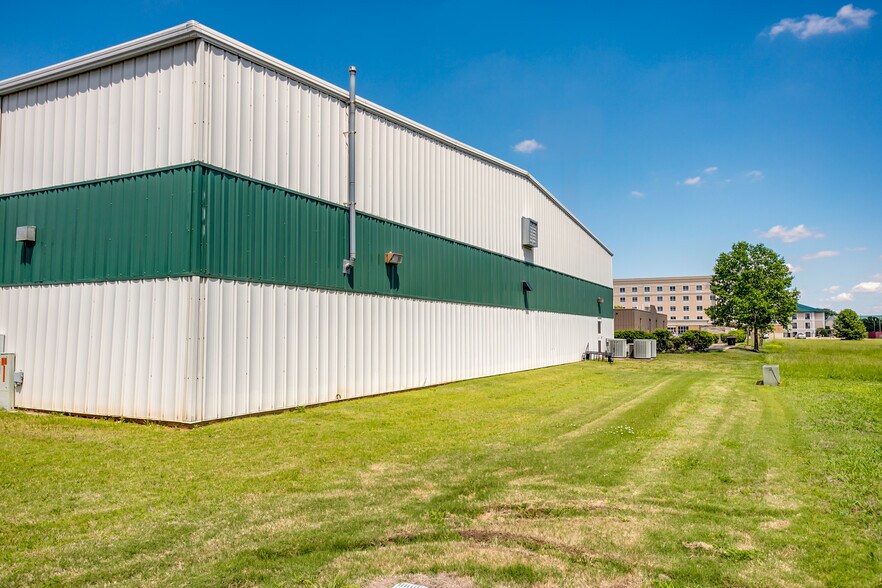 More Photos Of 2617 Phillips Dr, Jonesboro Health Club For Sale