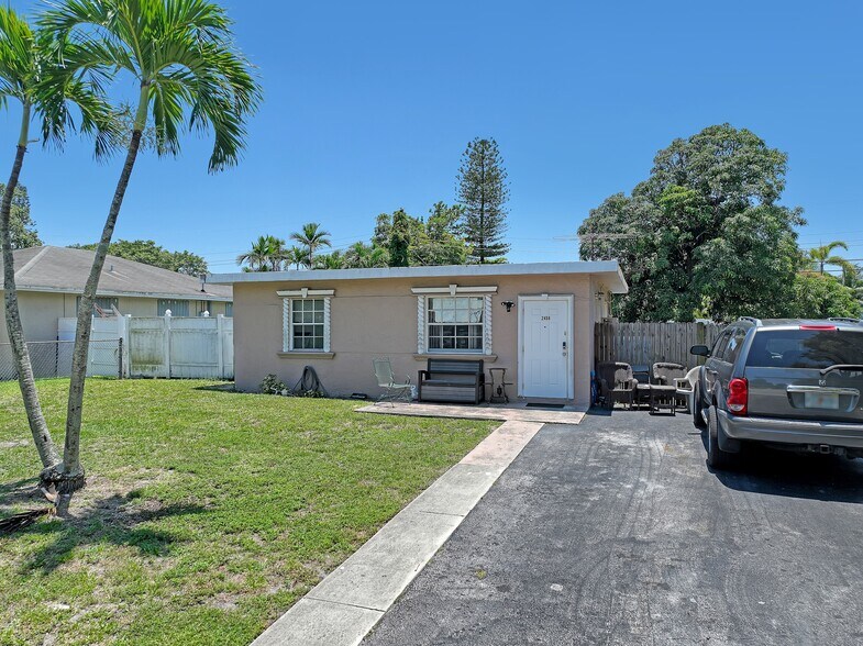 More Photos Of , Pompano Beach Flex For Sale