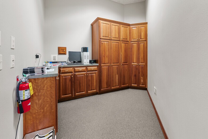 More Photos Of 1828 Park Ave, New Holstein Light Distribution For Sale