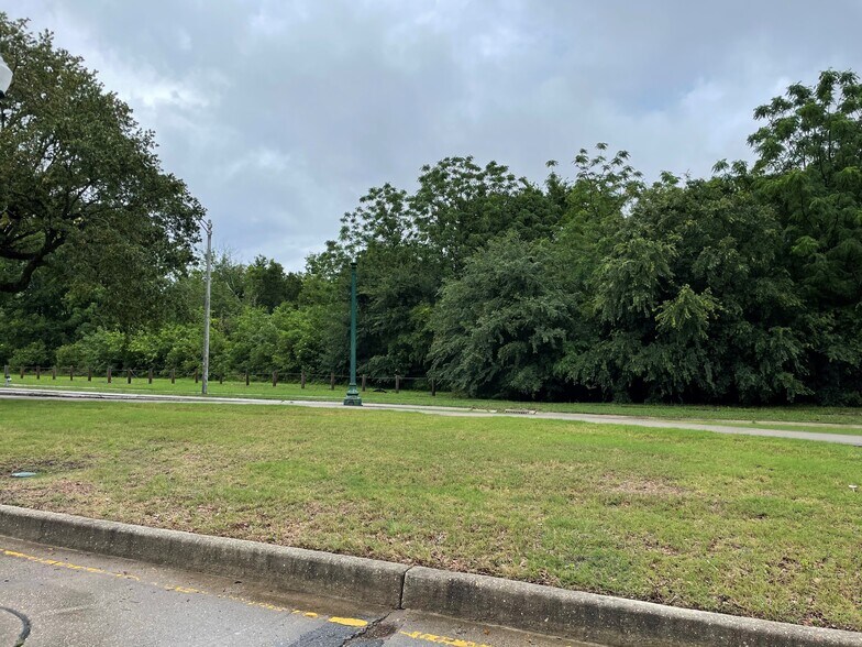 More Photos Of 10046 I-10 Service Road Rd, New Orleans Land For Sale