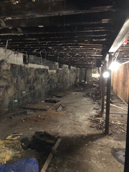 More Photos Of 27-29 Bank St, New London Storefront Retail Residential For Sale