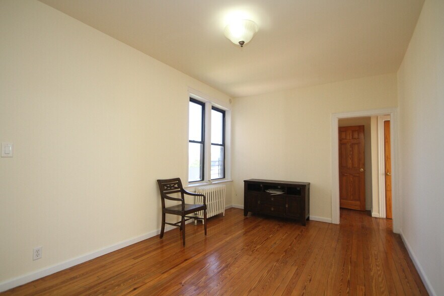 More Photos Of 4021 61st St, Woodside Apartments For Sale