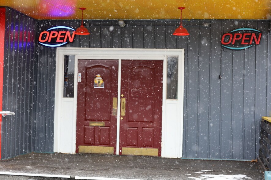 More Photos Of 883 North Ave, Battle Creek Restaurant For Sale