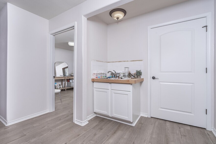 More Photos Of 1353 Main St, Liberty Hill Office For Sale