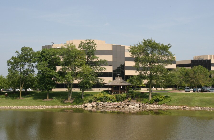 More Photos Of 25 Tri State International, Lincolnshire Office For Lease