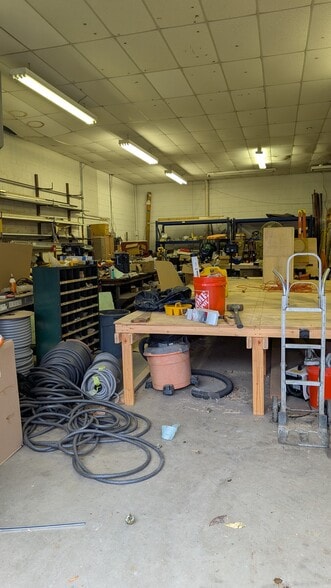 More Photos Of 202 Industrial Loop, Staten Island Warehouse For Lease