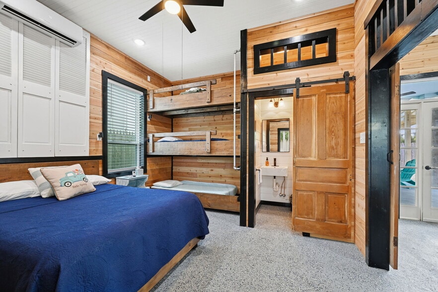More Photos Of 124 Lafitte St, Mandeville Hospitality For Sale