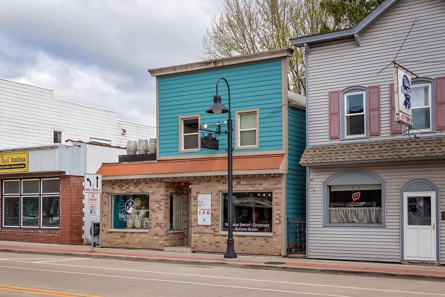 More Photos Of 228 E Main St, Waterford Bar For Sale