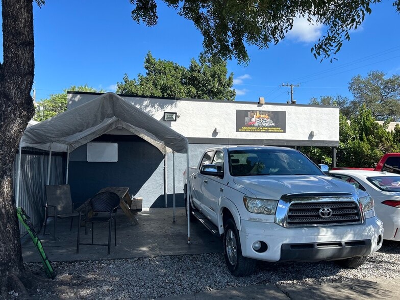 More Photos Of 6009 Dawson St, Hollywood Auto Dealership For Lease