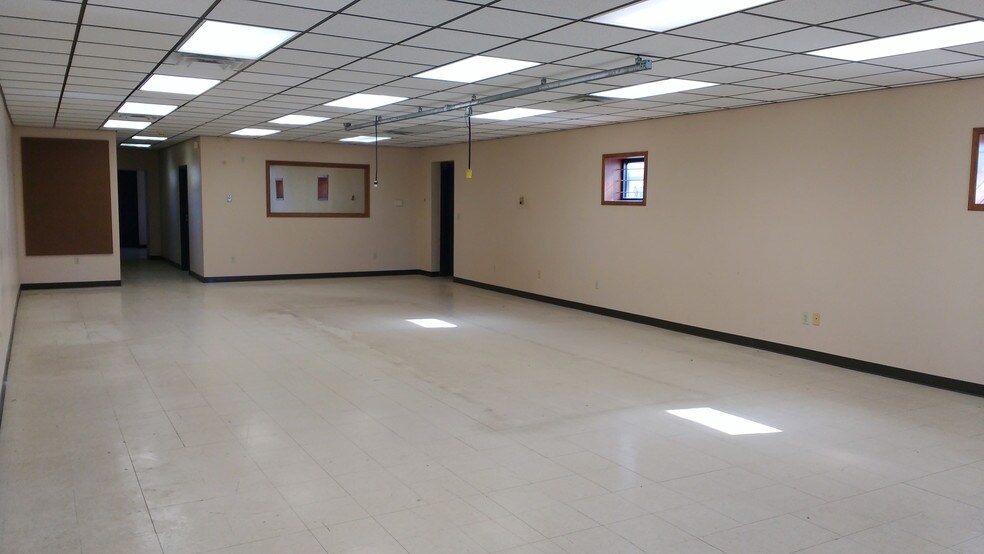 More Photos Of 716 W Maple St, Wichita Office For Lease