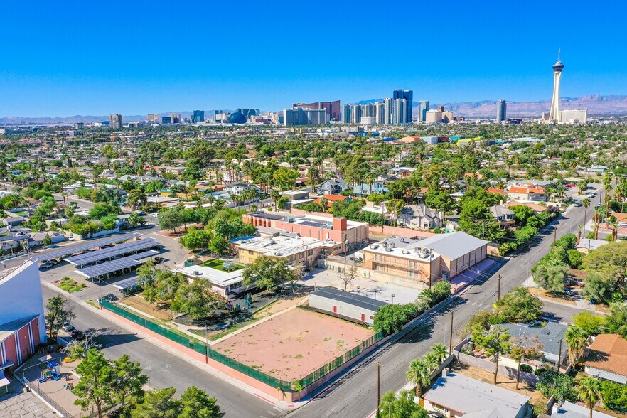 More Photos Of 1600 E Oakey Blvd, Las Vegas Schools For Sale