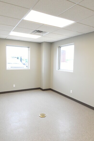 More Photos Of 265 Commerce Dr, South Point Industrial For Lease