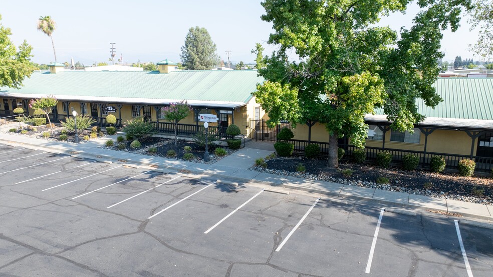 More Photos Of 926 E Cypress Ave, Redding Storefront Retail Office For Lease
