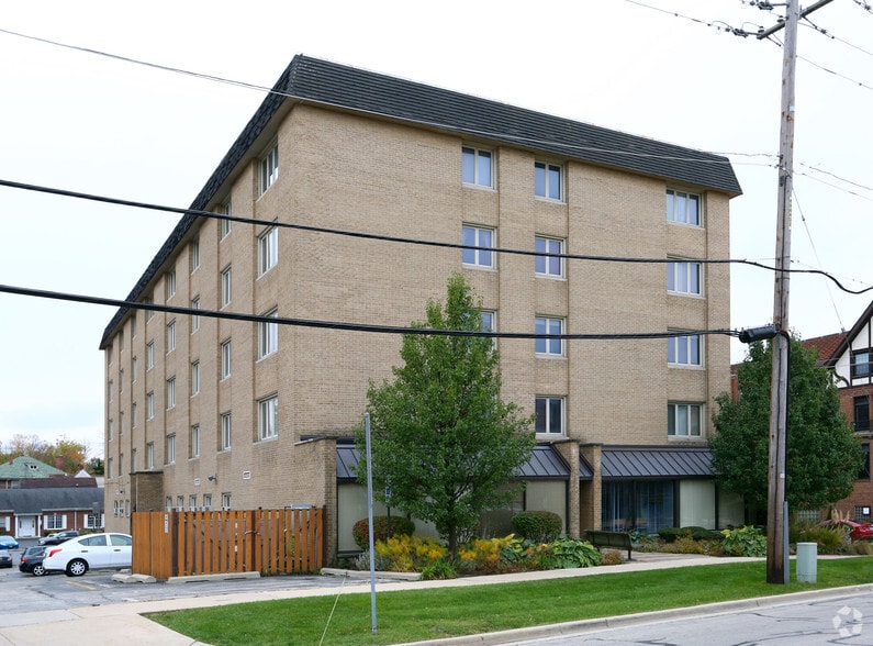 More Photos Of 5133 Washington St, Downers Grove Apartments For Lease