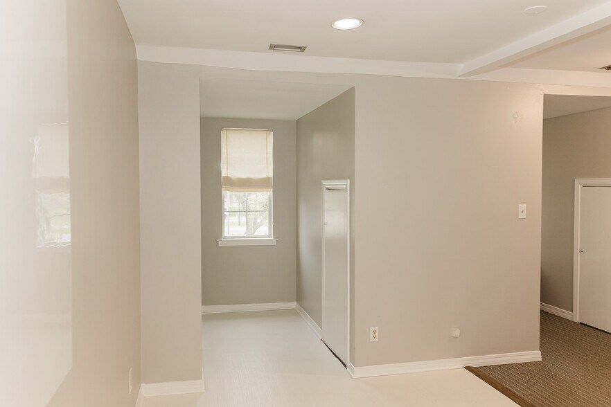 More Photos Of 1203 US Highway 98, Daphne Office For Lease