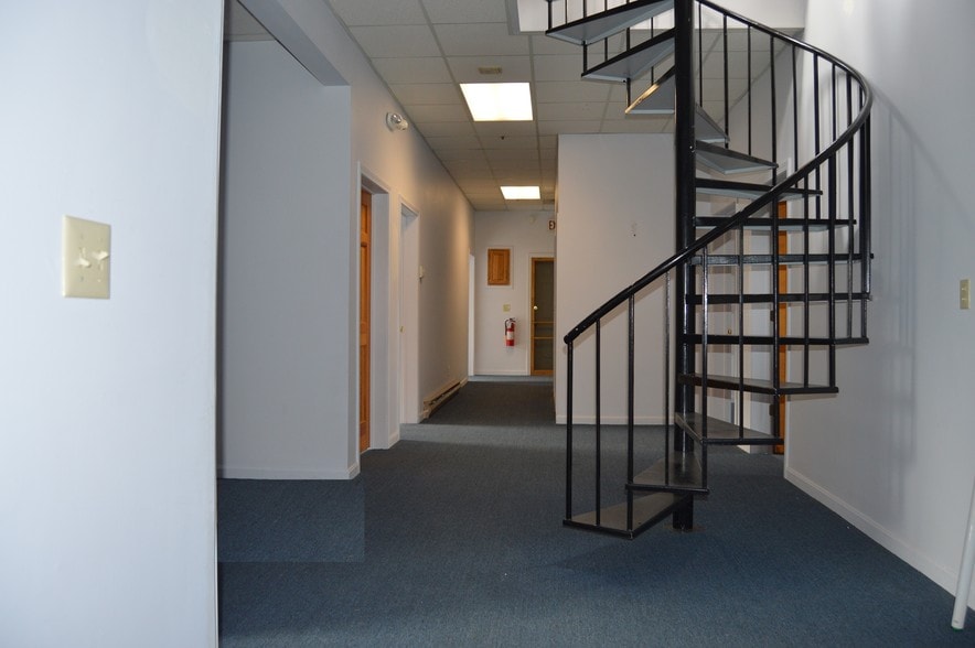 More Photos Of 66 Old Rochester Rd, Dover Office For Lease