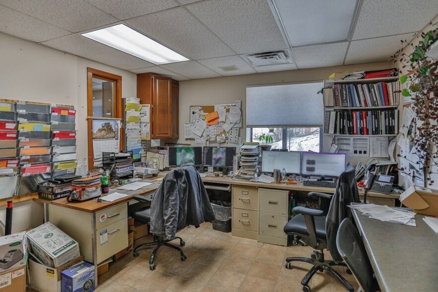 More Photos Of 711 3rd St, Marathon Manufacturing For Sale