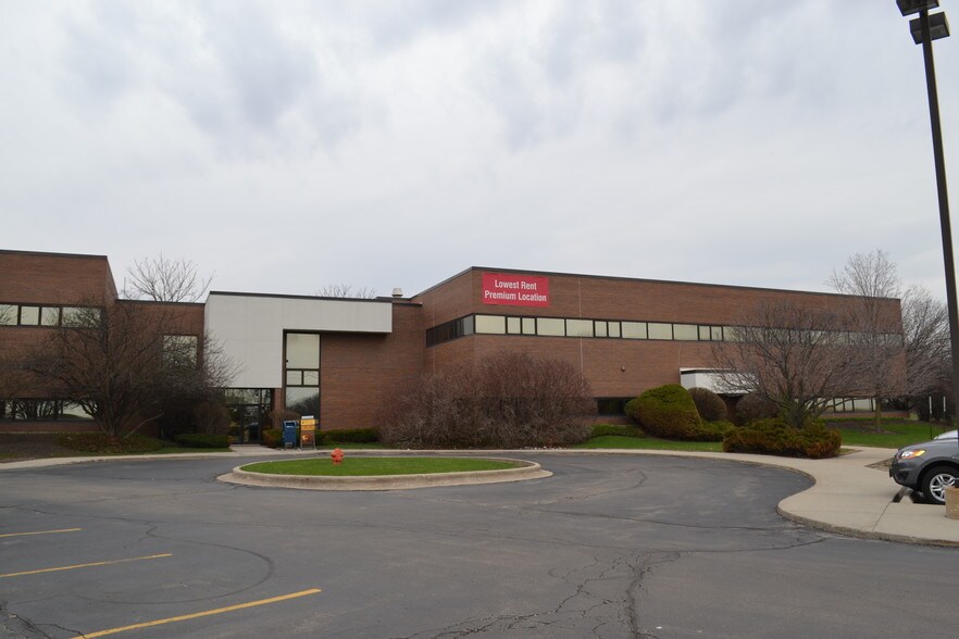 More Photos Of 2400 Big Timber Rd, Elgin Office For Lease