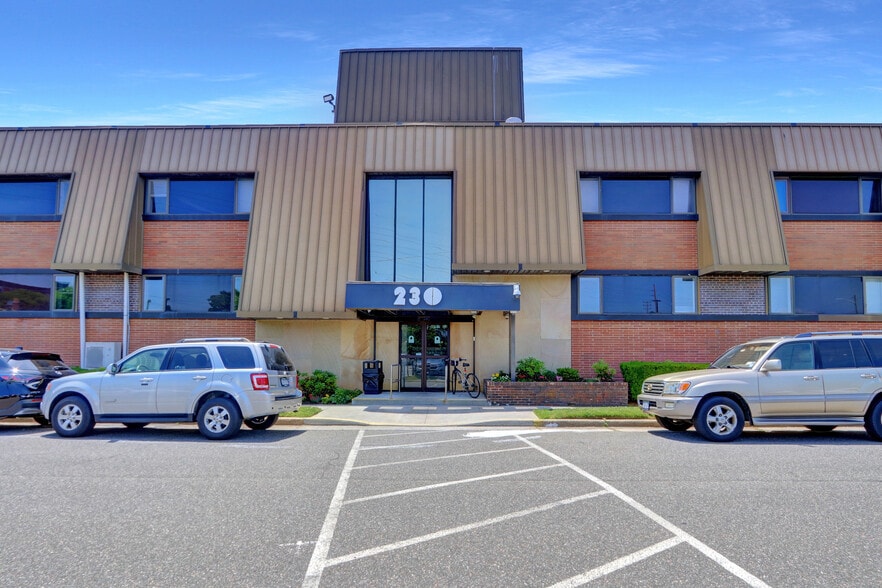 More Photos Of 230 Hilton Ave, Hempstead Office For Sale