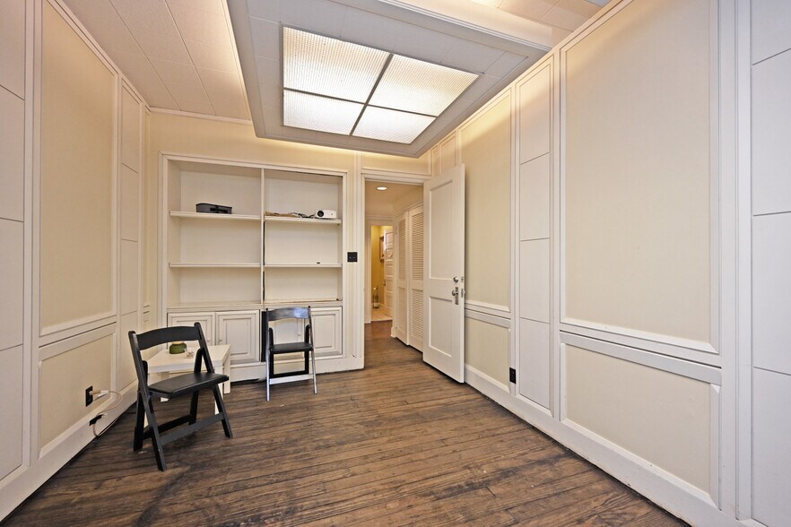 More Photos Of 2025 Dunlap St, Cincinnati Light Manufacturing For Sale