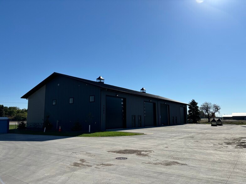 More Photos Of 1301 Main Avenue SE, Moorhead Flex For Sale