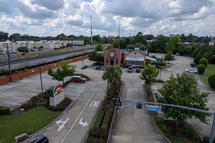More Photos Of 2450 S Acadian Thruway, Baton Rouge Restaurant For Sale