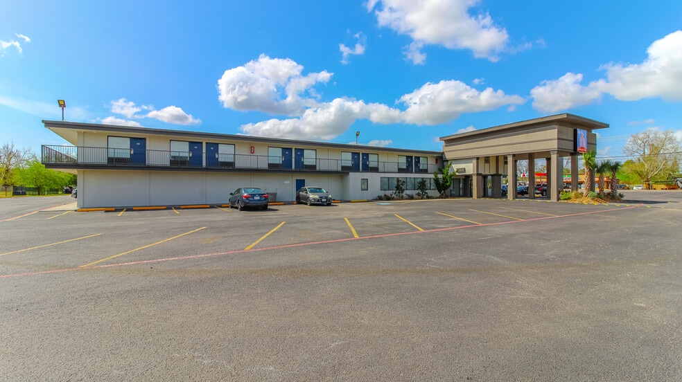 More Photos Of 110 E Highway 6, Alvin Hotel For Sale