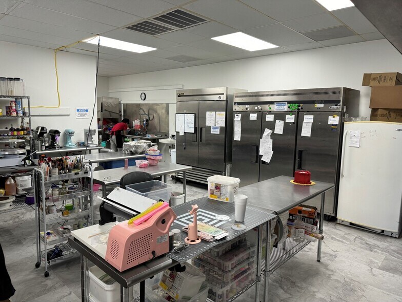 More Photos Of 304 Reynolds Rd, Bryant Freestanding For Lease