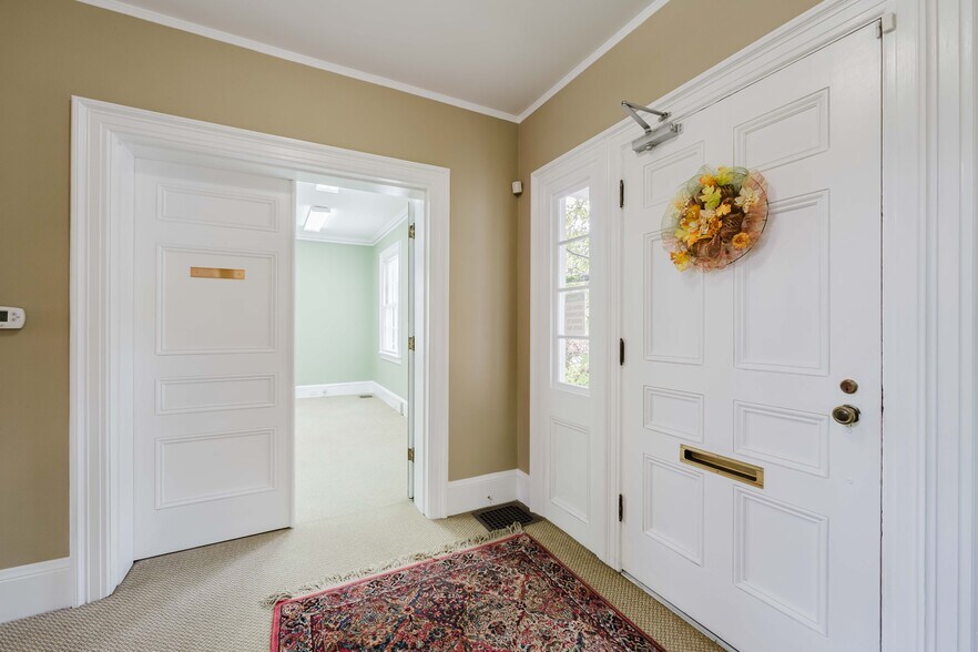 More Photos Of 2165 SW Main St, Portland Office For Sale