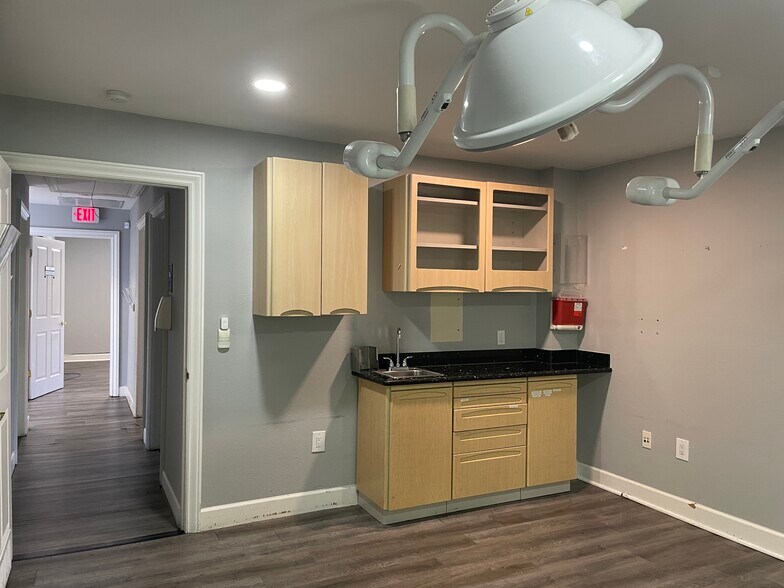 More Photos Of 350 Rose St, Danville Medical For Sale
