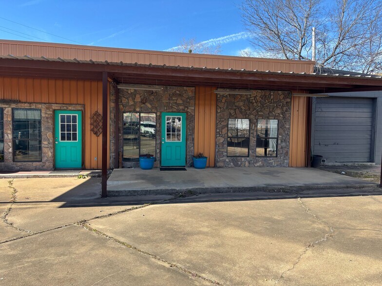 Primary Photo Of 9 NW Martin Luther King Ave, Idabel General Retail For Sale