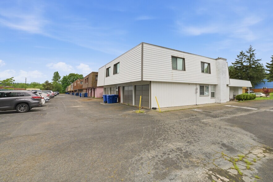 More Photos Of 16 147th Ave SE, Bellevue Apartments For Sale