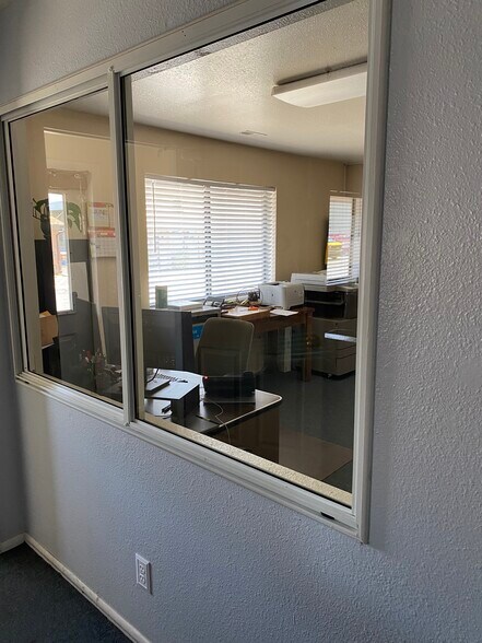 More Photos Of 1455-1463 W Center St, Orem Showroom For Lease