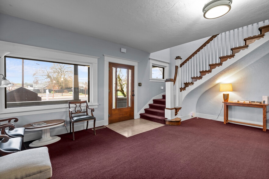 More Photos Of 236 SW Mill St, Dallas Office For Sale