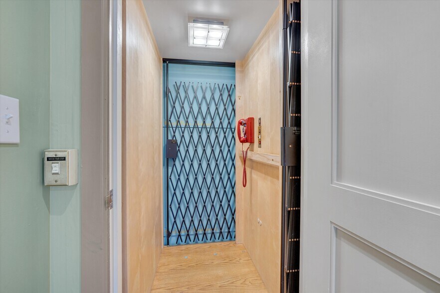 More Photos Of 329 W Main St, Durham Office For Lease