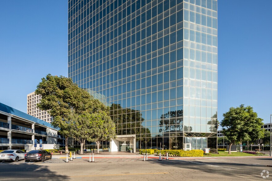More Photos Of 6033 W Century Blvd, Los Angeles Office For Lease