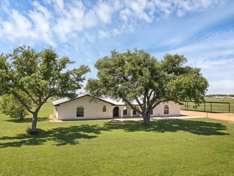 More Photos Of 2719 Post Oak Rd, Webberville Specialty For Lease