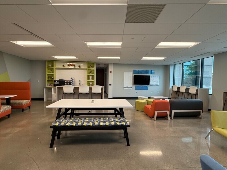 More Photos Of N19W24133 Riverwood Dr, Pewaukee Office For Lease