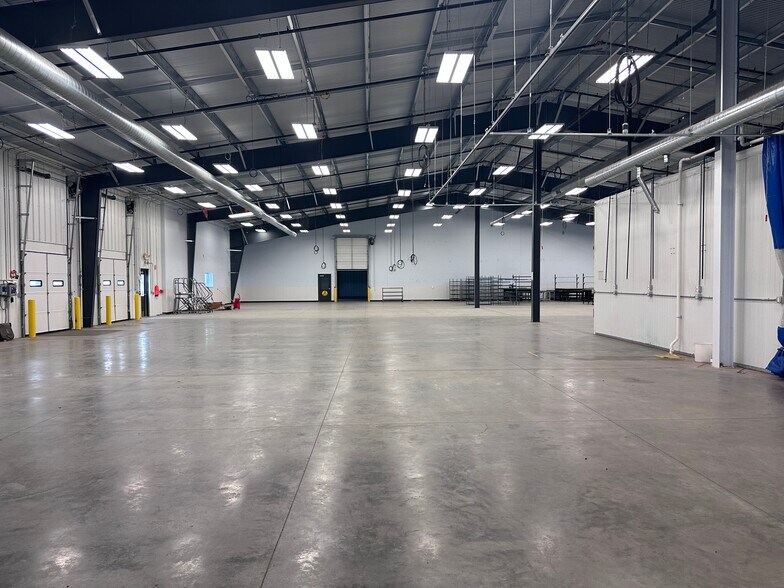 More Photos Of 205 Fairview Dr, Dallas Center Warehouse For Sale