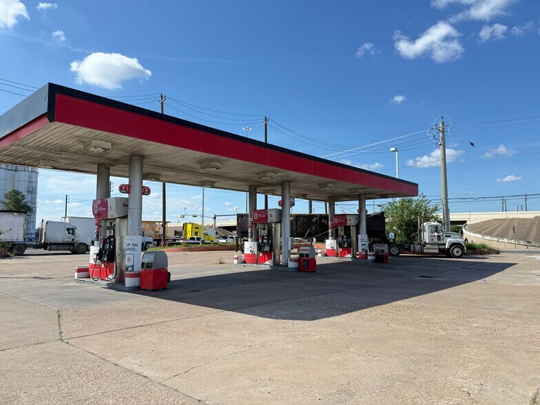 More Photos Of 8899 North Loop E, Houston Service Station For Sale