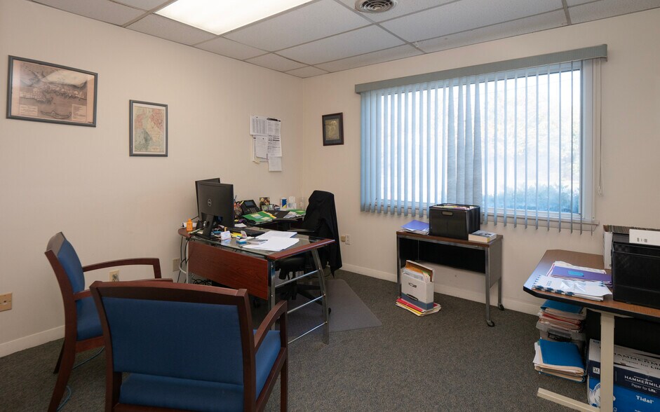 More Photos Of 1120 Aquidneck Ave, Middletown Office For Sale