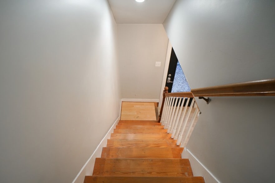 More Photos Of 712 Main St, Hyannis Storefront Retail Office For Sale