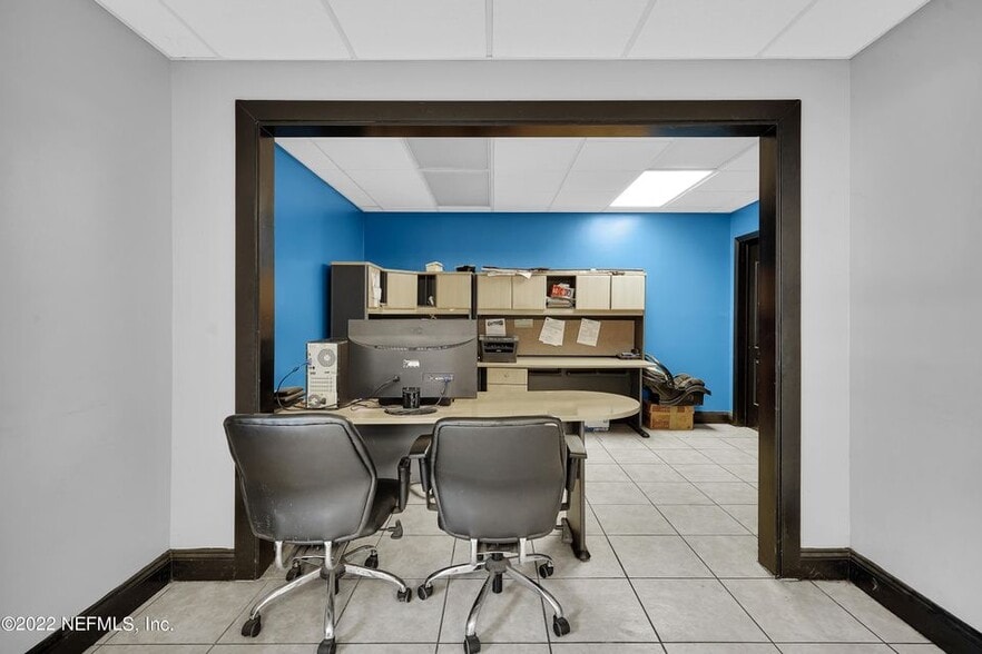 More Photos Of 4104 St Augustine Rd, Jacksonville Light Distribution For Sale