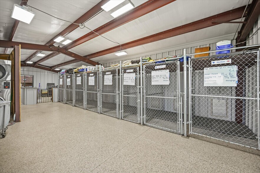 More Photos Of 1335 S Kio St, Watkins Veterinarian Kennel For Sale