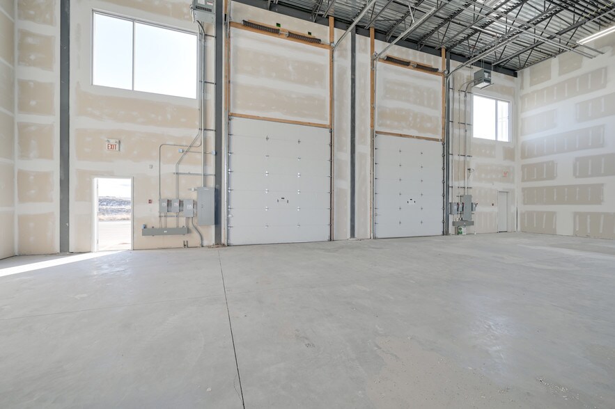 More Photos Of 13903-13983 156th St NW, Edmonton Light Distribution For Lease