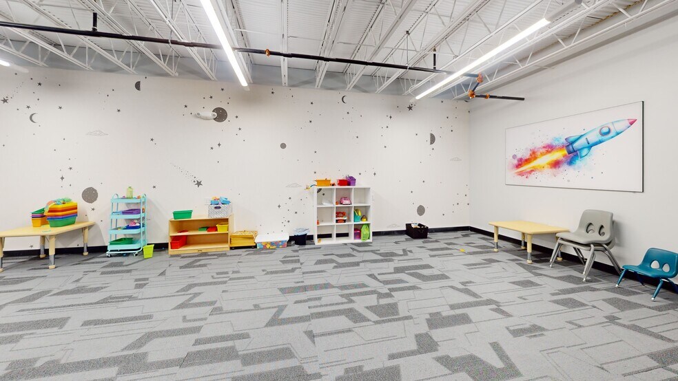 More Photos Of 6161 N Hillside Ave, Indianapolis Loft Creative Space For Lease