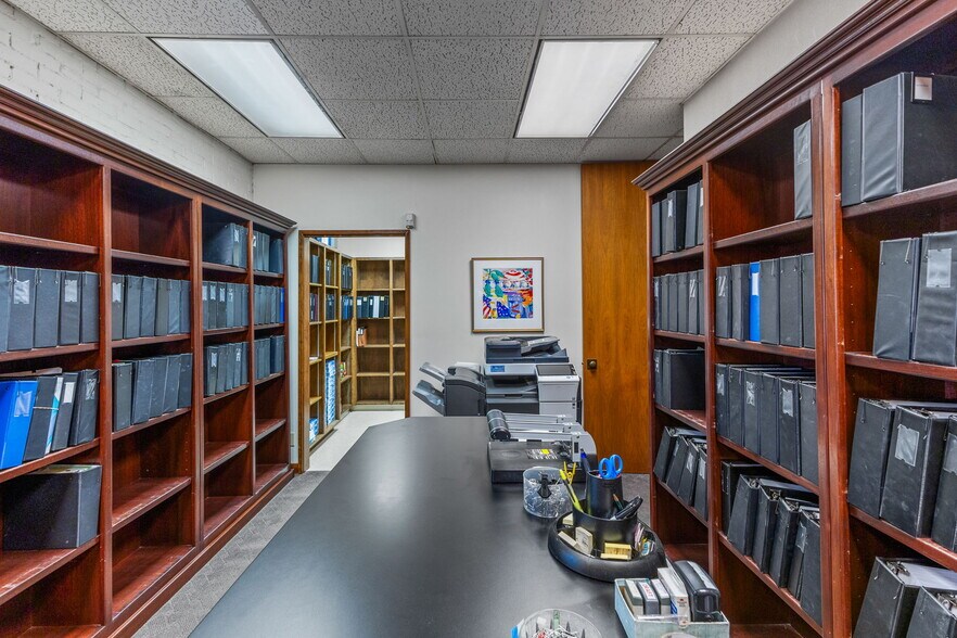 More Photos Of 387 Court St NE, Salem Office For Sale