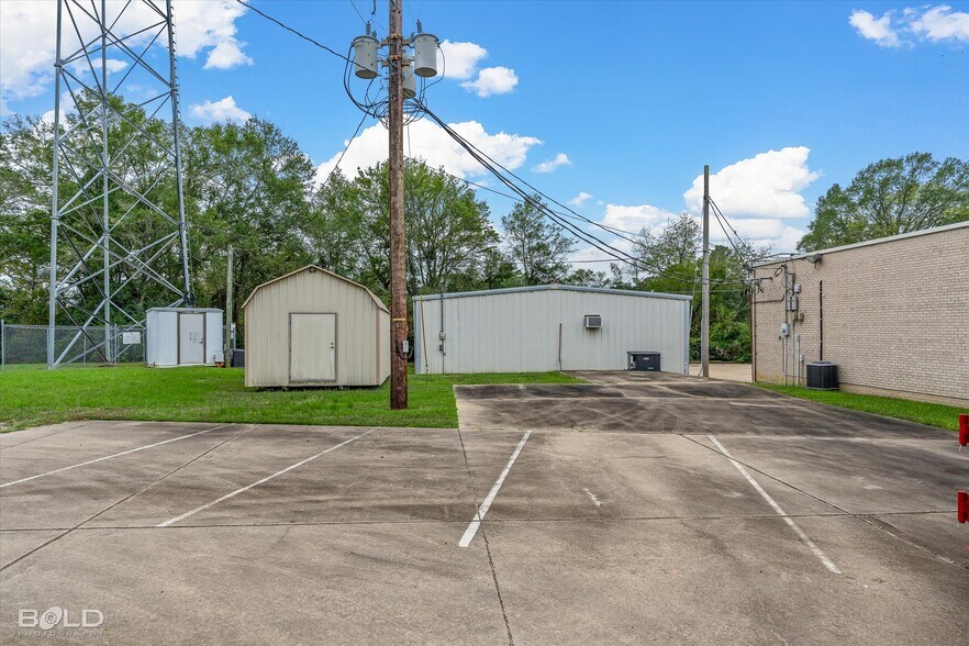 More Photos Of 523 Oxford Rd, Mansfield Office For Sale