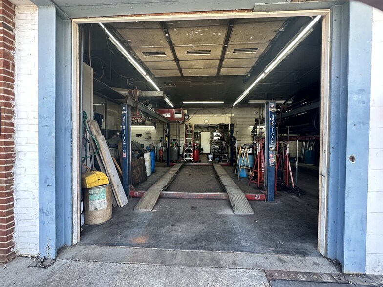 More Photos Of 6027 Ritchie Hwy, Brooklyn Freestanding For Sale