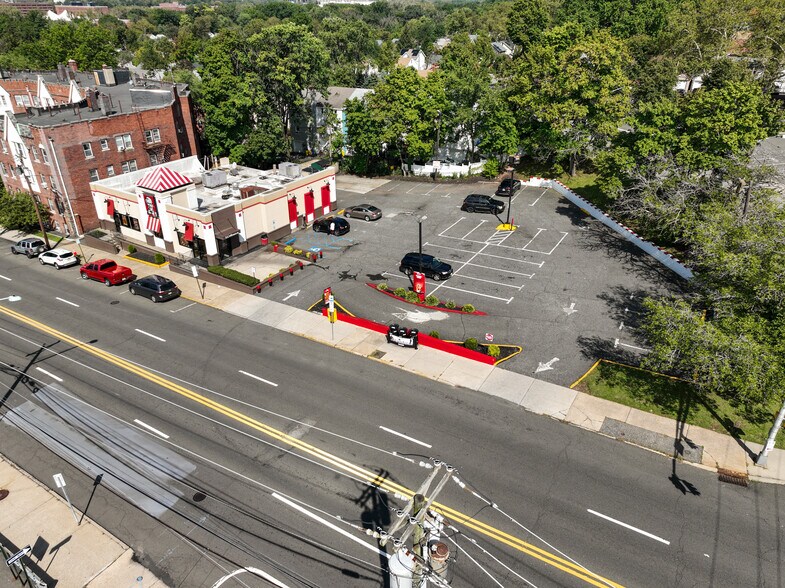More Photos Of 585 Cedar Ln, Teaneck Fast Food For Lease